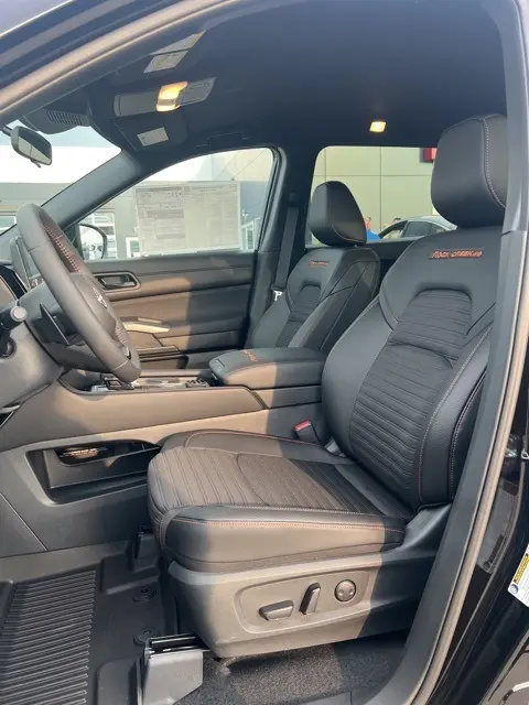 2025 Nissan Pathfinder Rock Creek photo 8