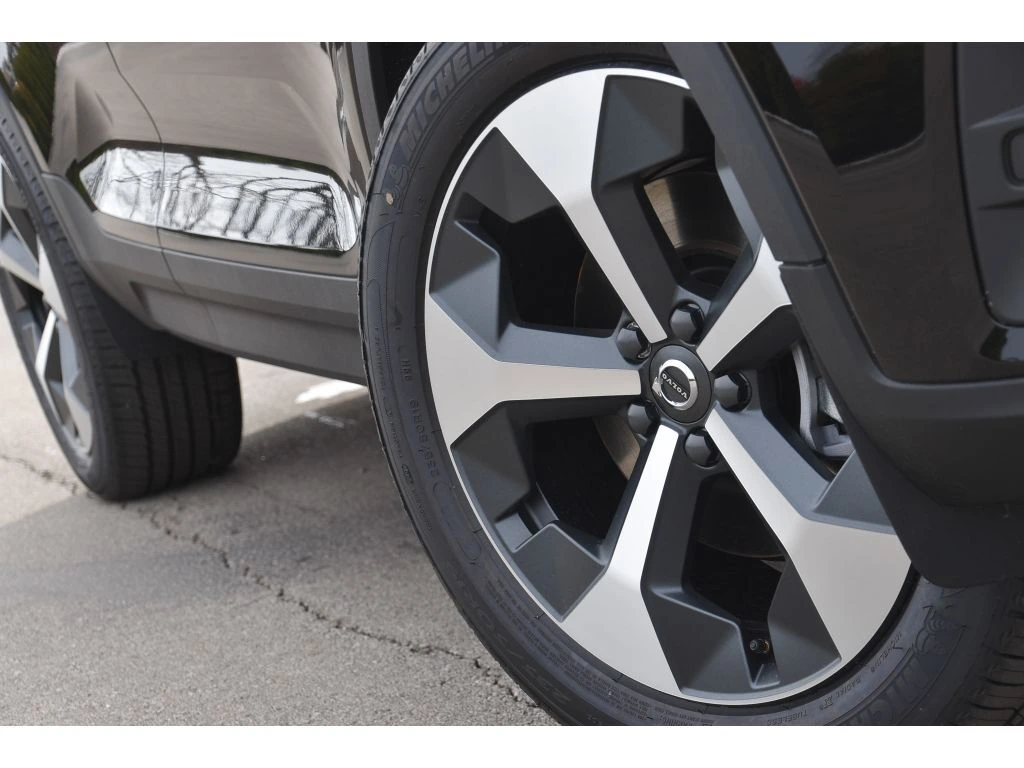 2026 Volvo - image 9