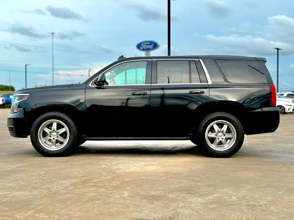 2016 Chevrolet Tahoe LT photo 2