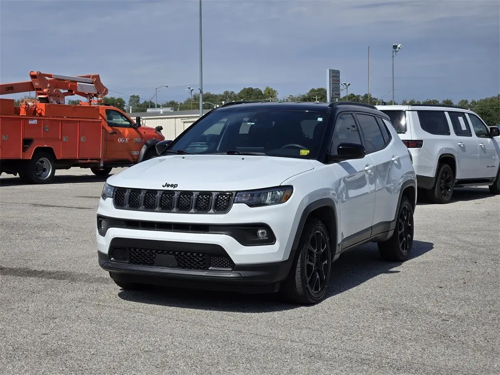 2024 Jeep Compass Altitude Special Edition photo 2