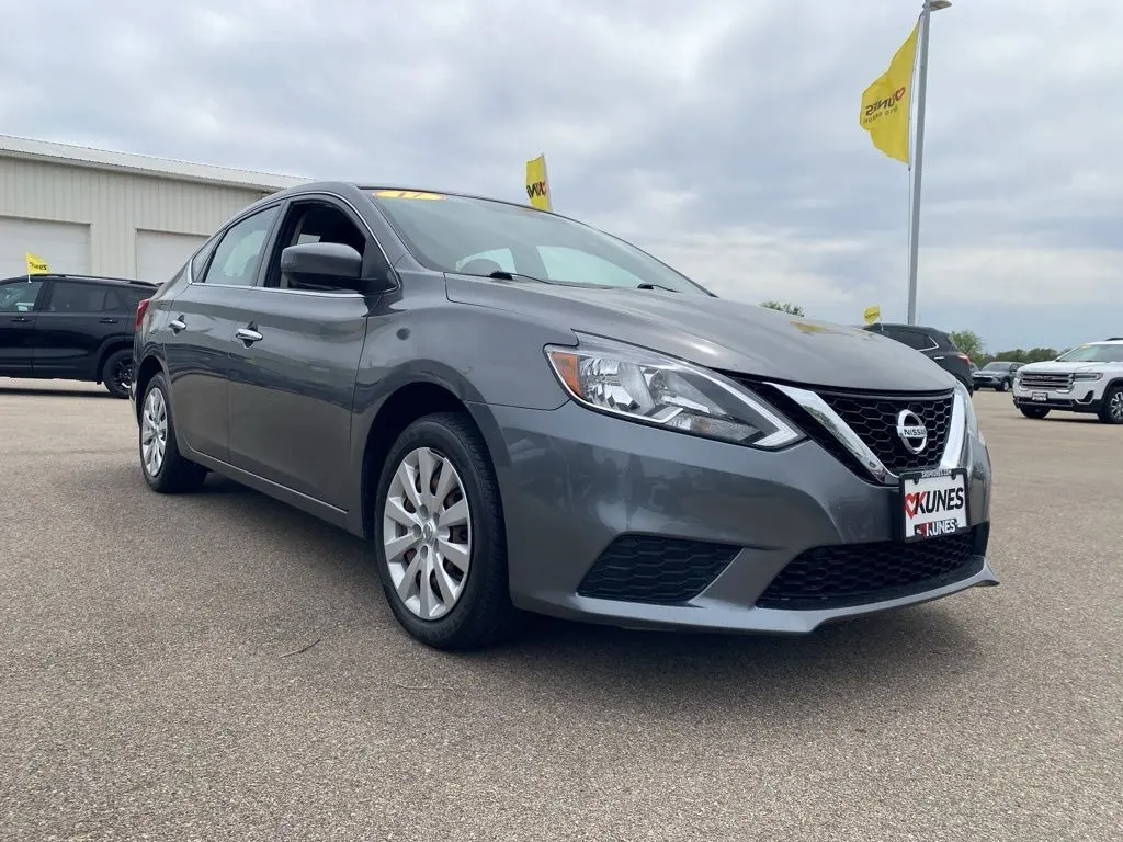 Used 2017 Nissan Sentra SV with VIN 3N1AB7AP1HL694055 for sale in Morrison, IL