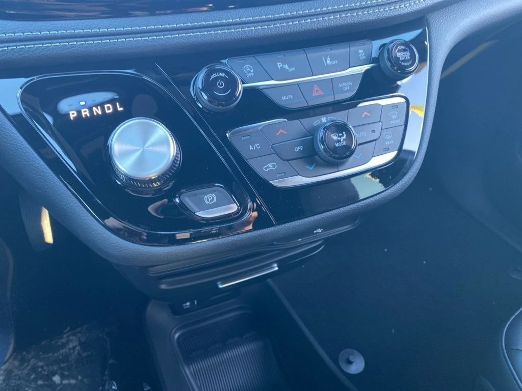 2026 Chrysler Pacifica Select - Photo 43