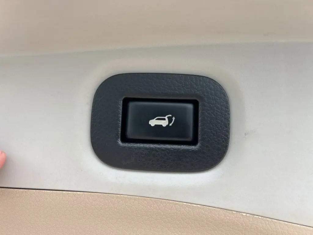 2018 Nissan Rogue SV photo 13