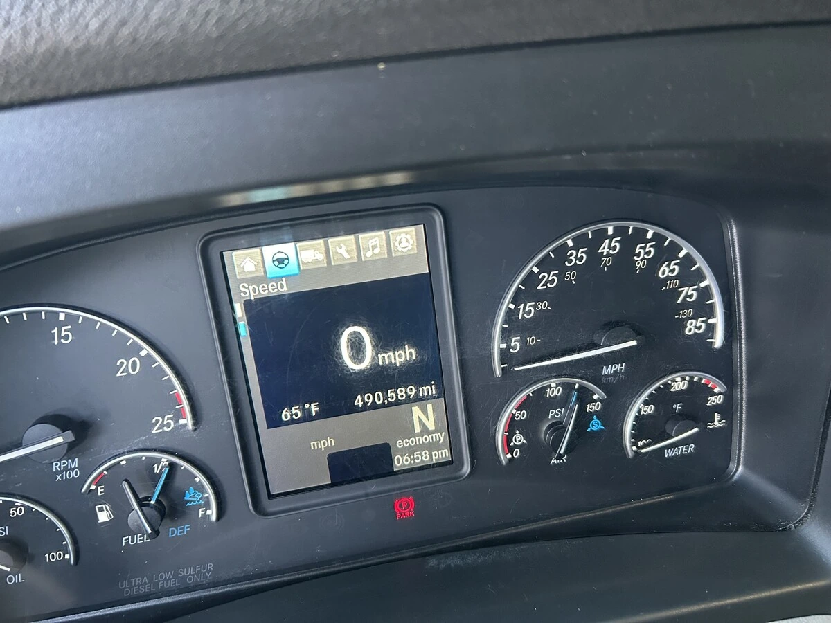 2020 Freightliner Cascadia - image 22