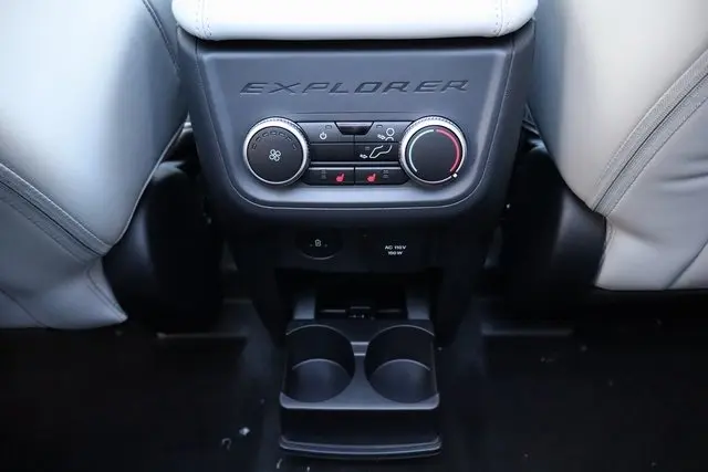 2025 Ford Explorer Platinum photo 32