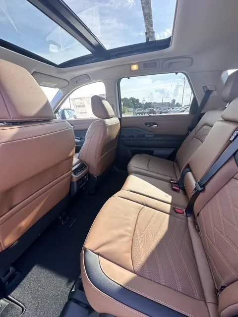 2025 Nissan Pathfinder Platinum photo 27