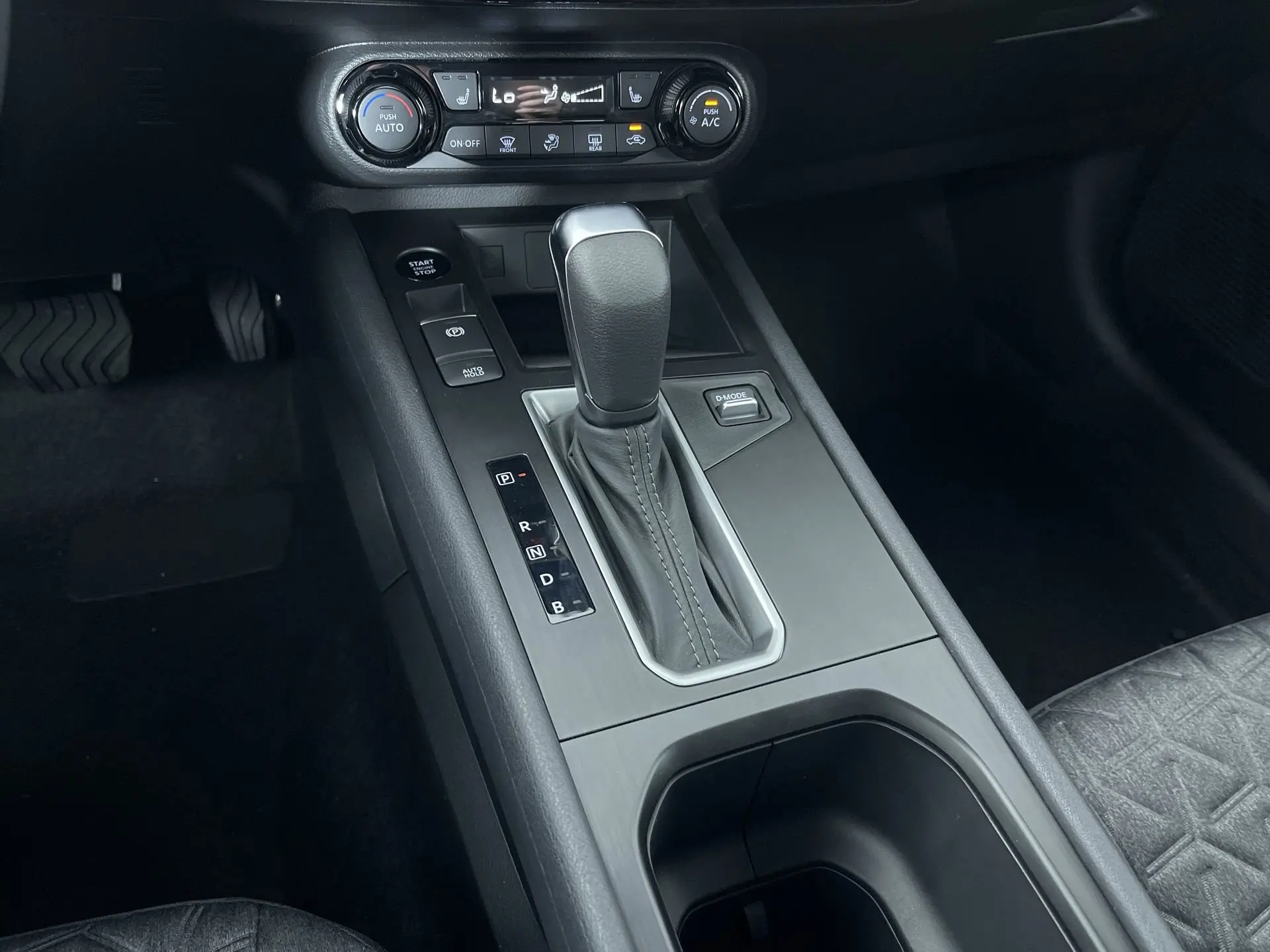 2026 Nissan Kicks SV photo 12