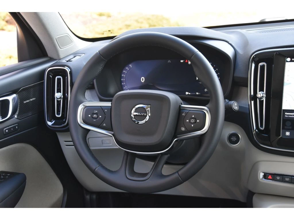 2026 Volvo - image 15