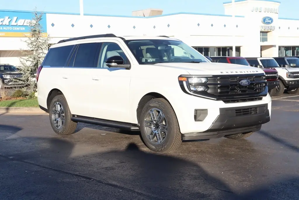 2025 Ford Expedition Active's photo