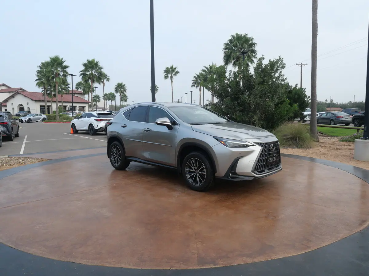 2023 Lexus NX 250's photo