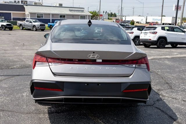 2025 Hyundai Elantra SEL - Photo 10