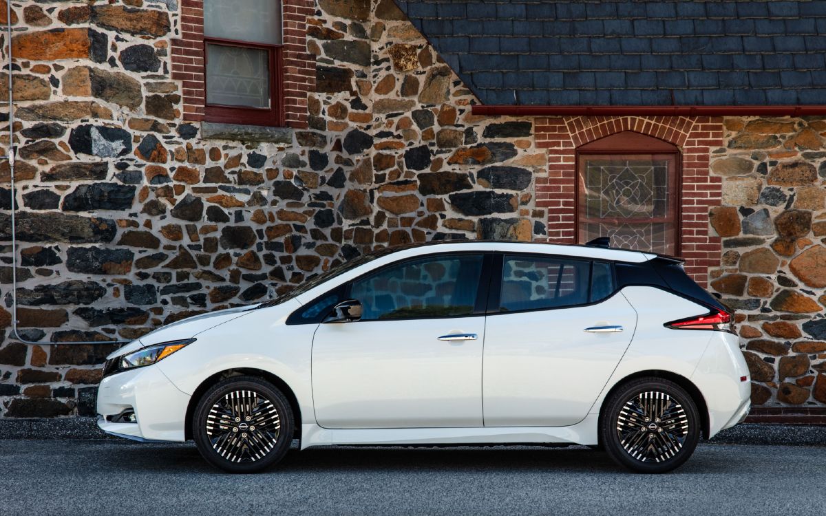 2025 Nissan LEAF Exterior Driver Side Profile