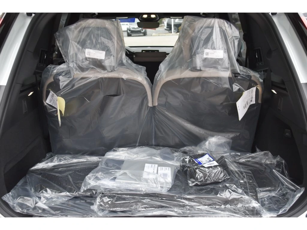 2026 Volvo - image 23