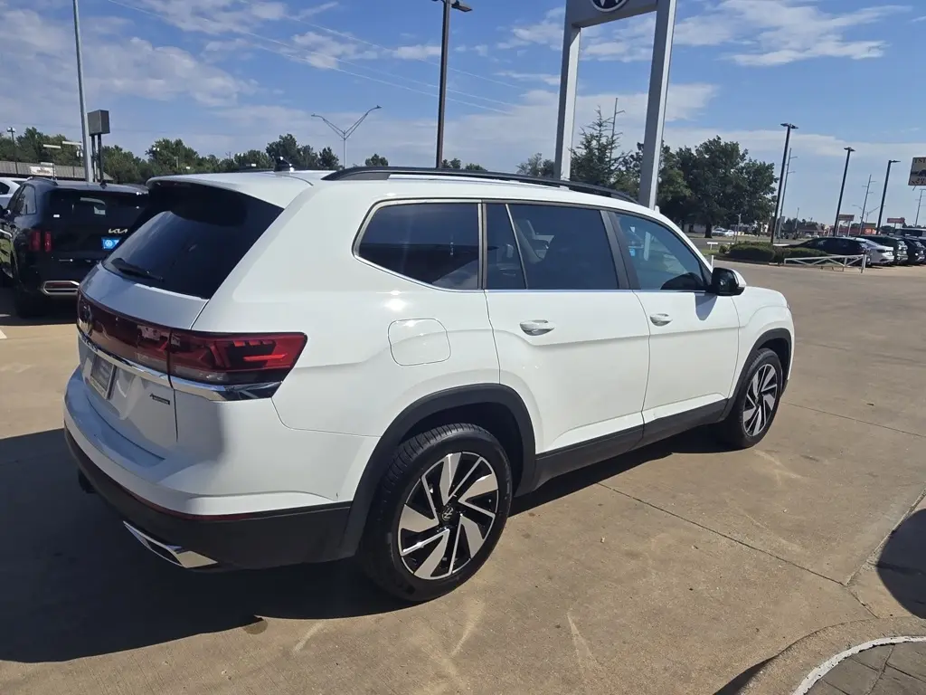 2024 Volkswagen Atlas SE Technology photo 4