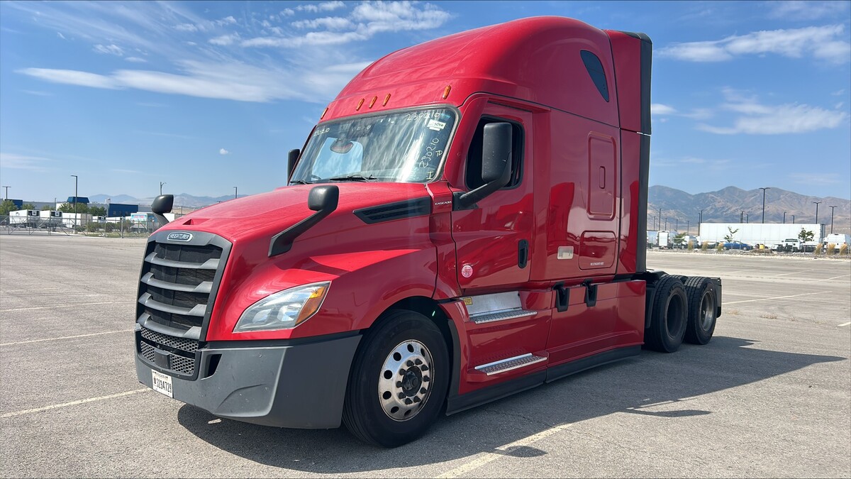 2023 FREIGHTLINER Cascadia