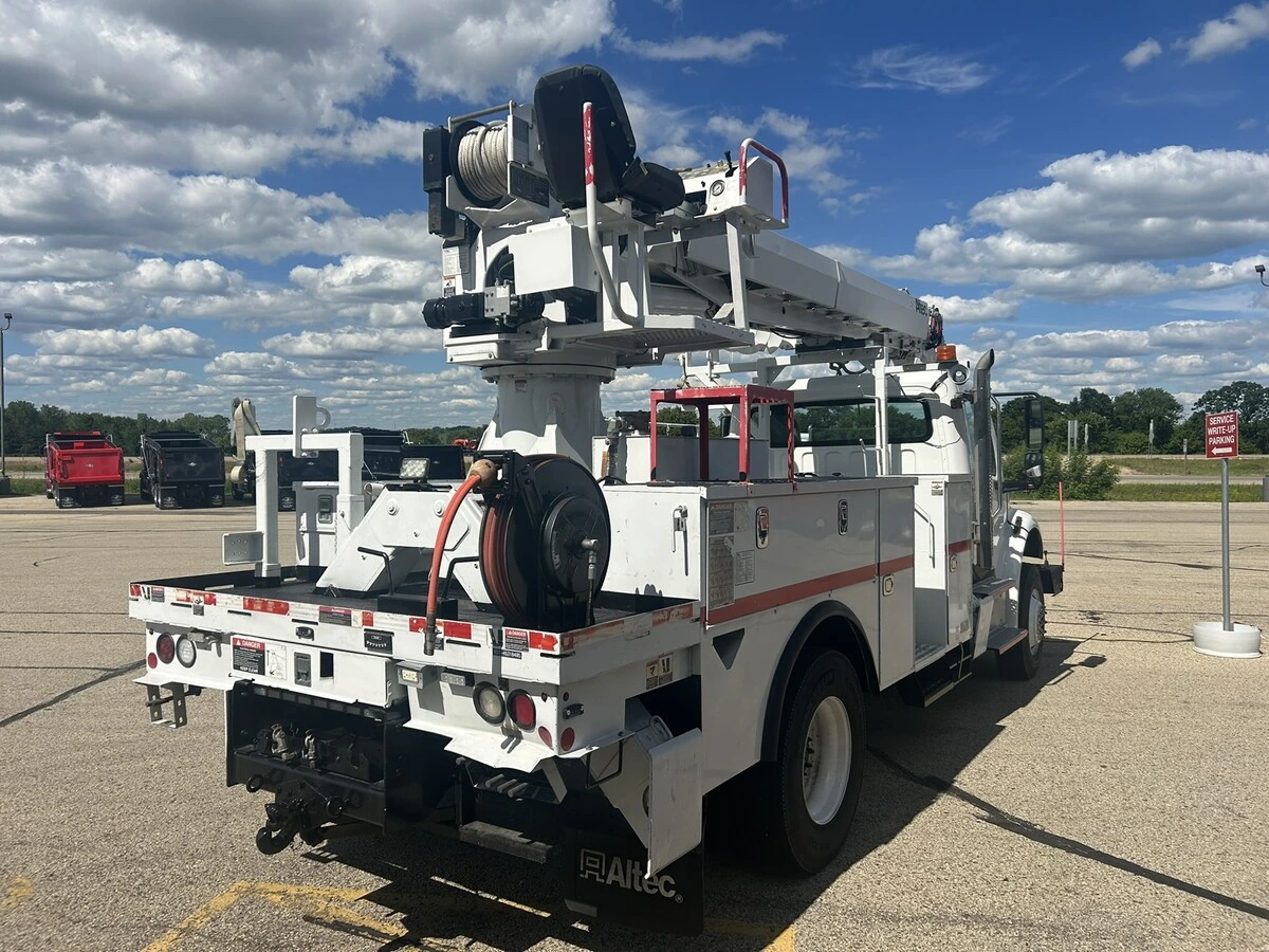 2018 Freightliner M2 106 — photo 5
