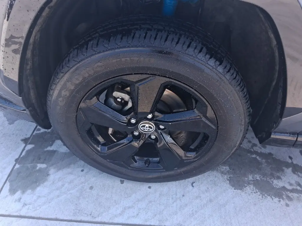 2021 Toyota RAV4 Hybrid XSE photo 6