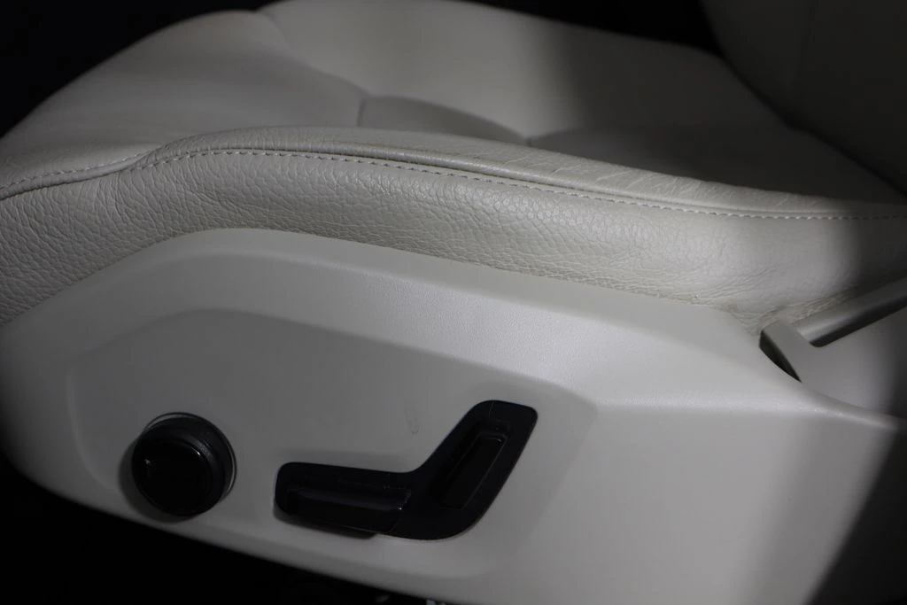 2023 Volvo - image 24