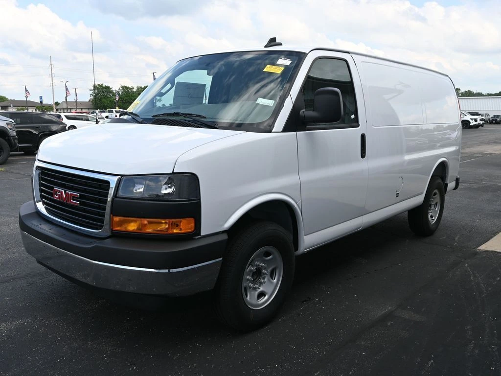 2025 GMC Savana Cargo Work Van - Photo 7