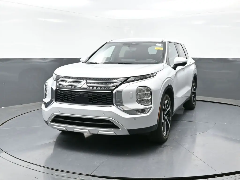 2024 Mitsubishi Outlander SE Ralliart photo 3