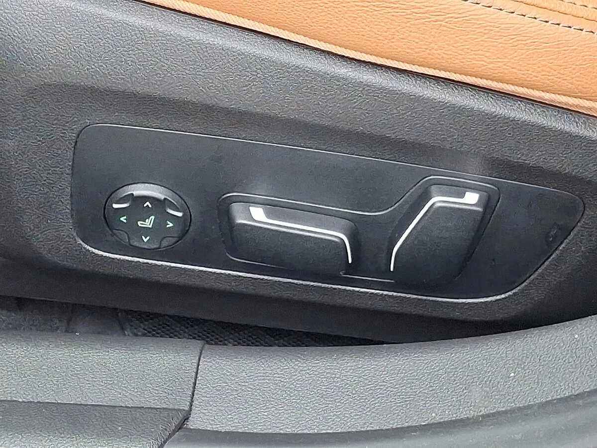2025 BMW 3 Series 330i - Photo 11