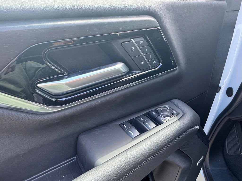 2026 GMC Yukon Denali - Photo 13