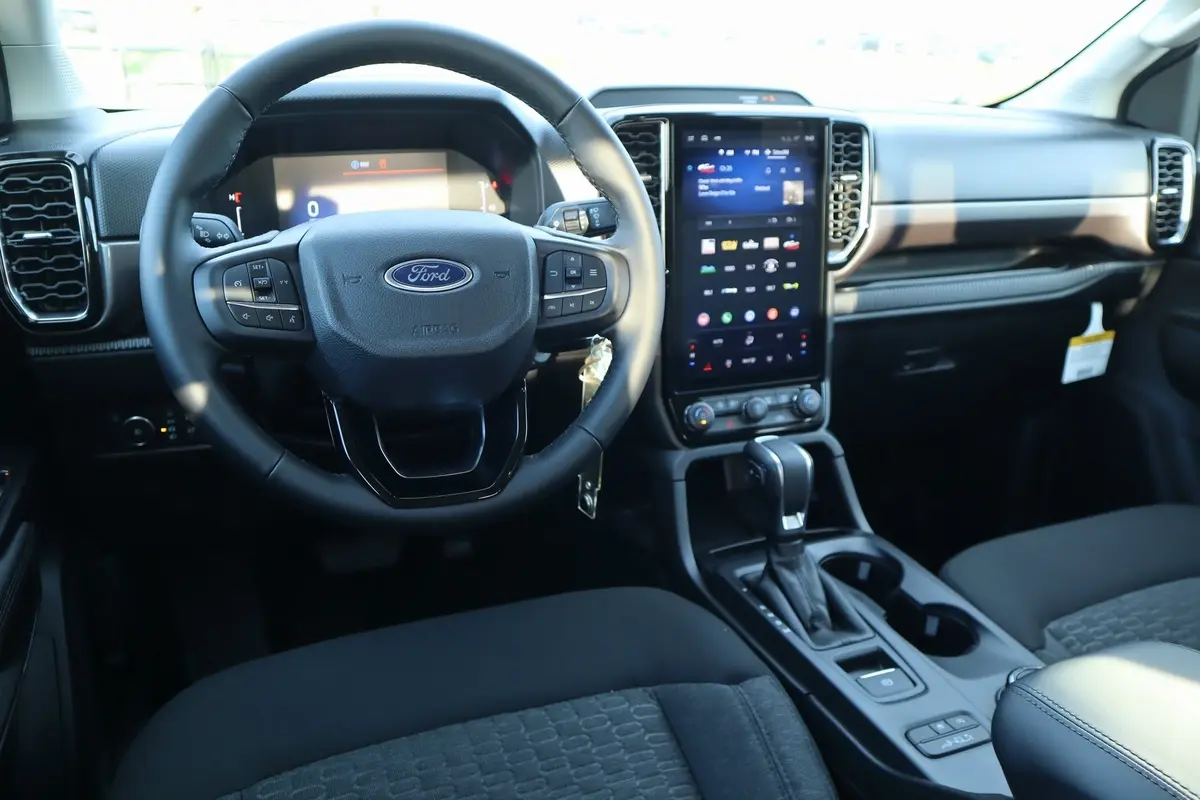 2025 Ford Ranger XLT photo 2