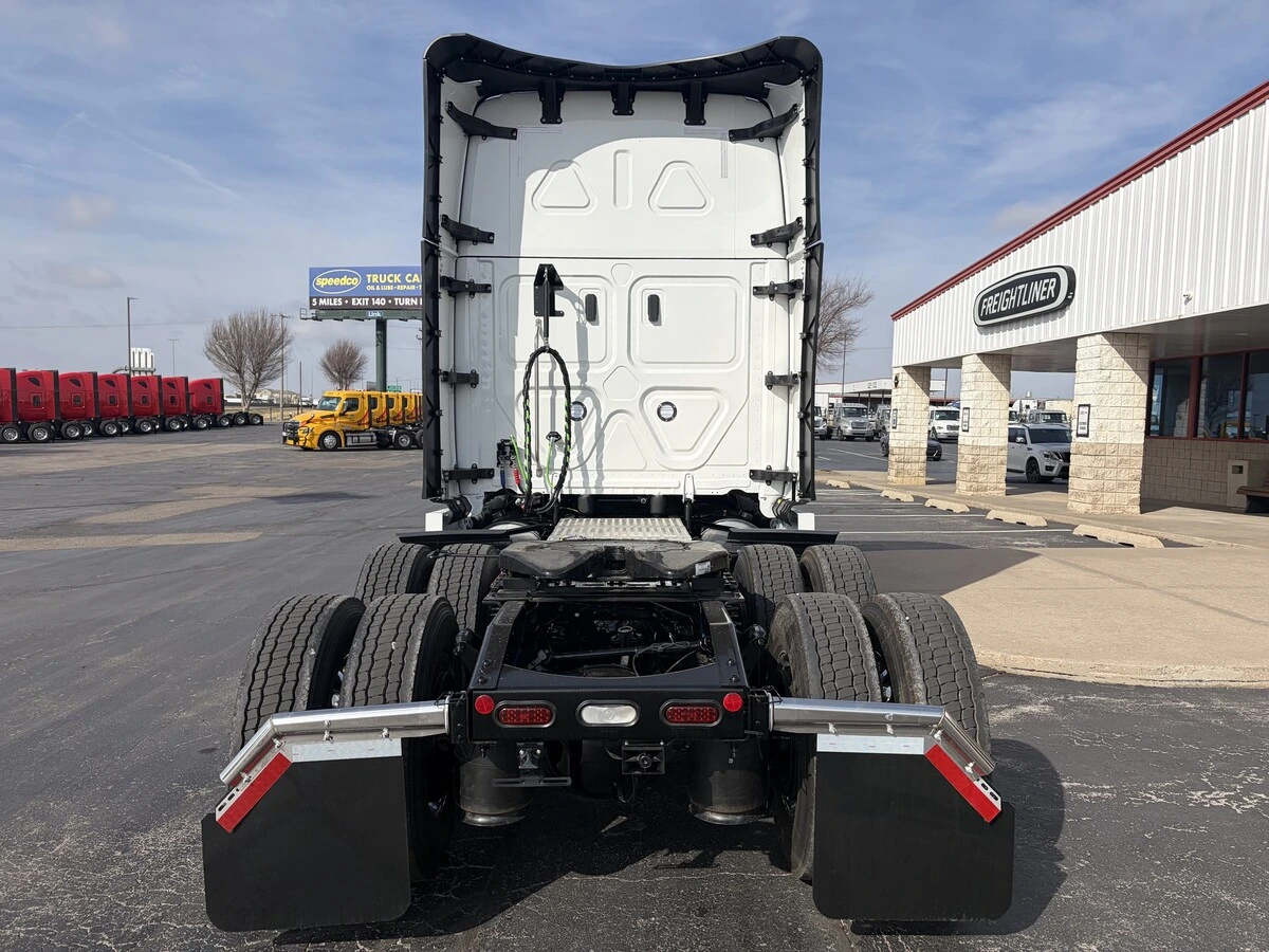 2027 Freightliner Cascadia - image 4