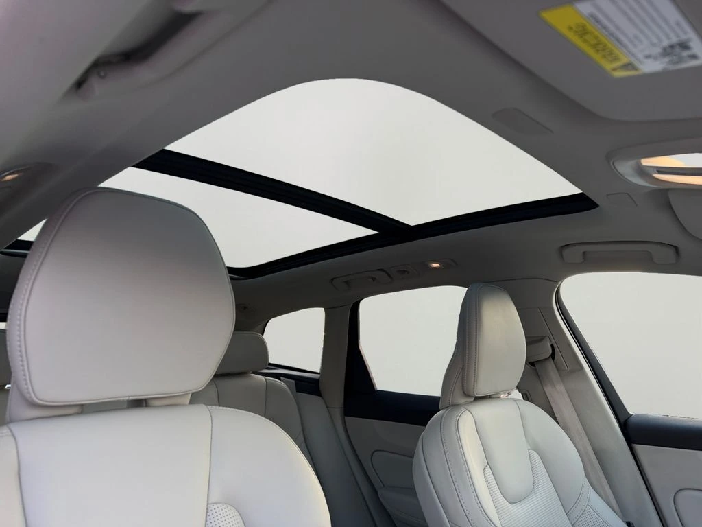 2023 Volvo - image 7