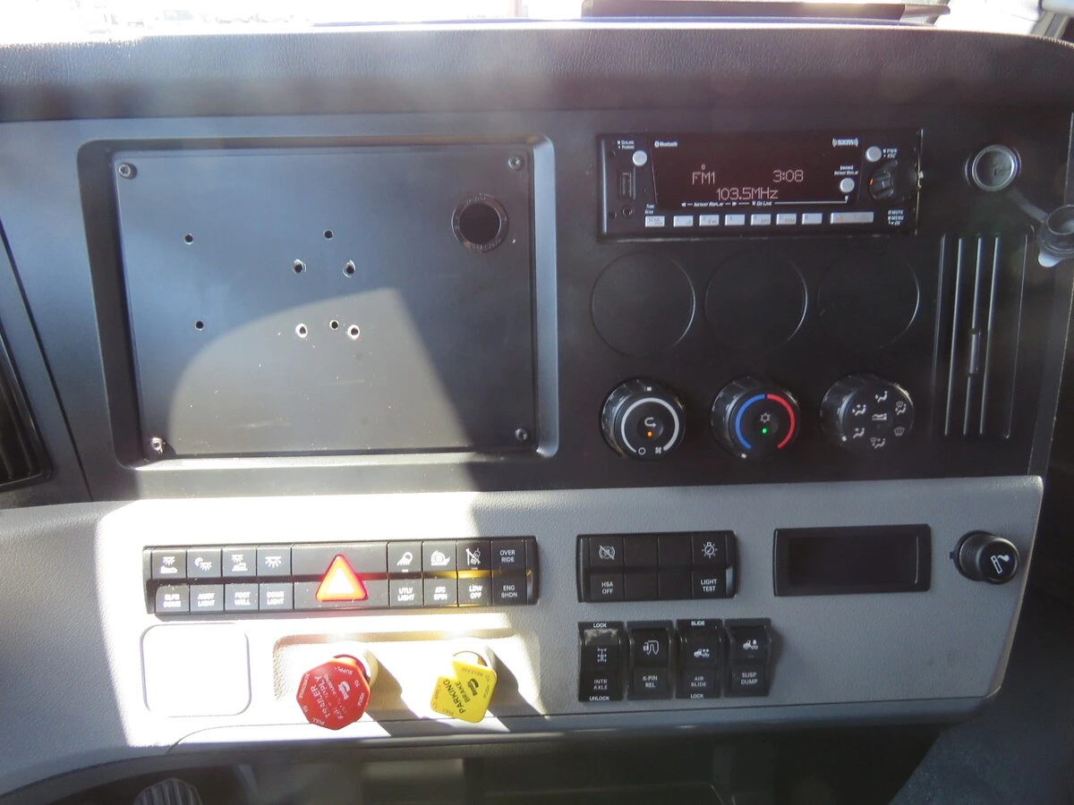 2022 Freightliner Cascadia - image 21