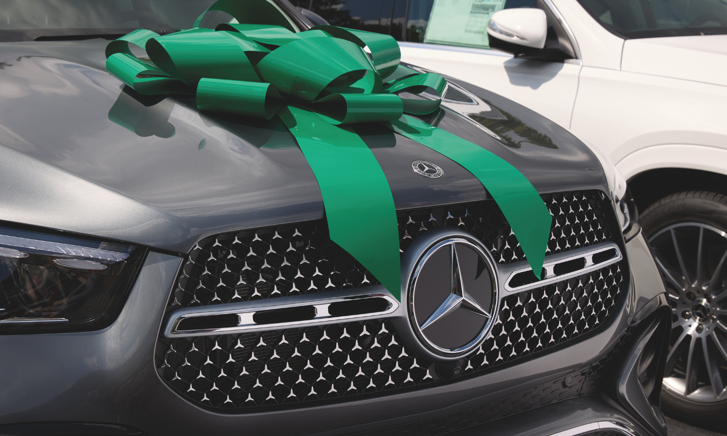 Mercedes-Benz SUV with green bow on the hood
