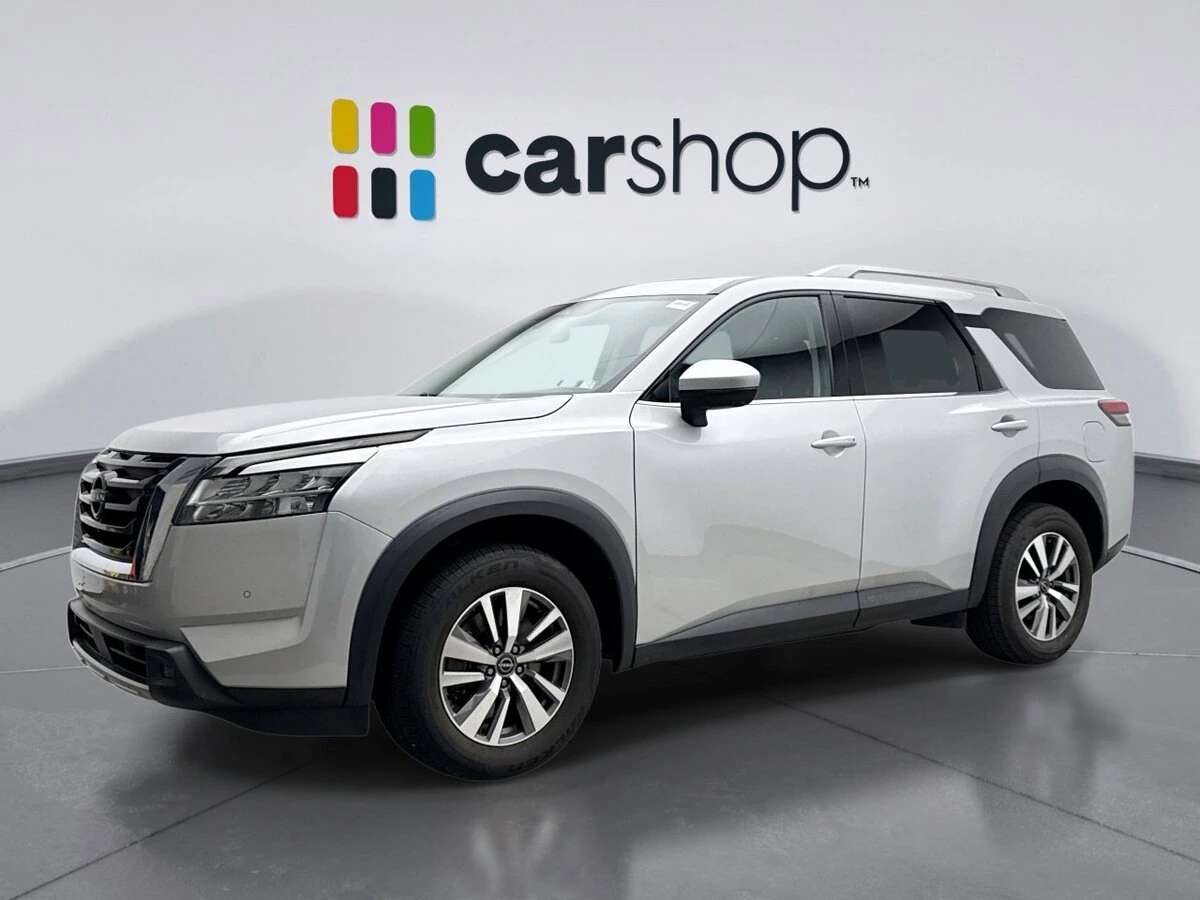 2023 Nissan Pathfinder SL 4WD's photo