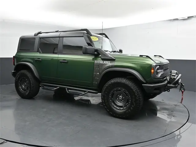 2024 Ford Bronco Everglades photo 2