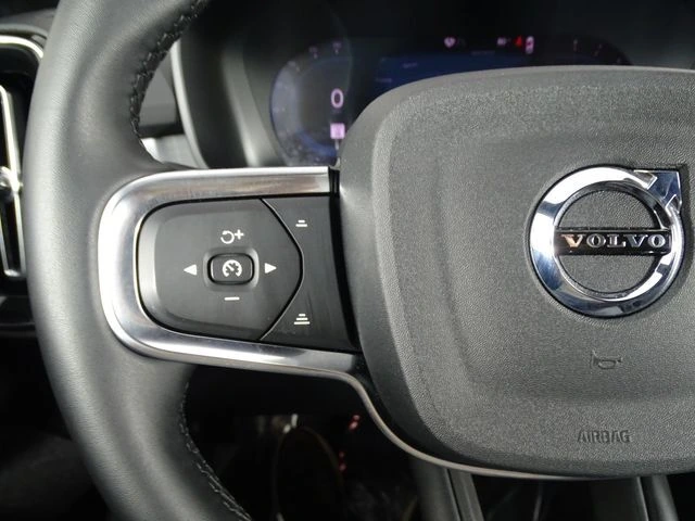 2025 Volvo - image 26