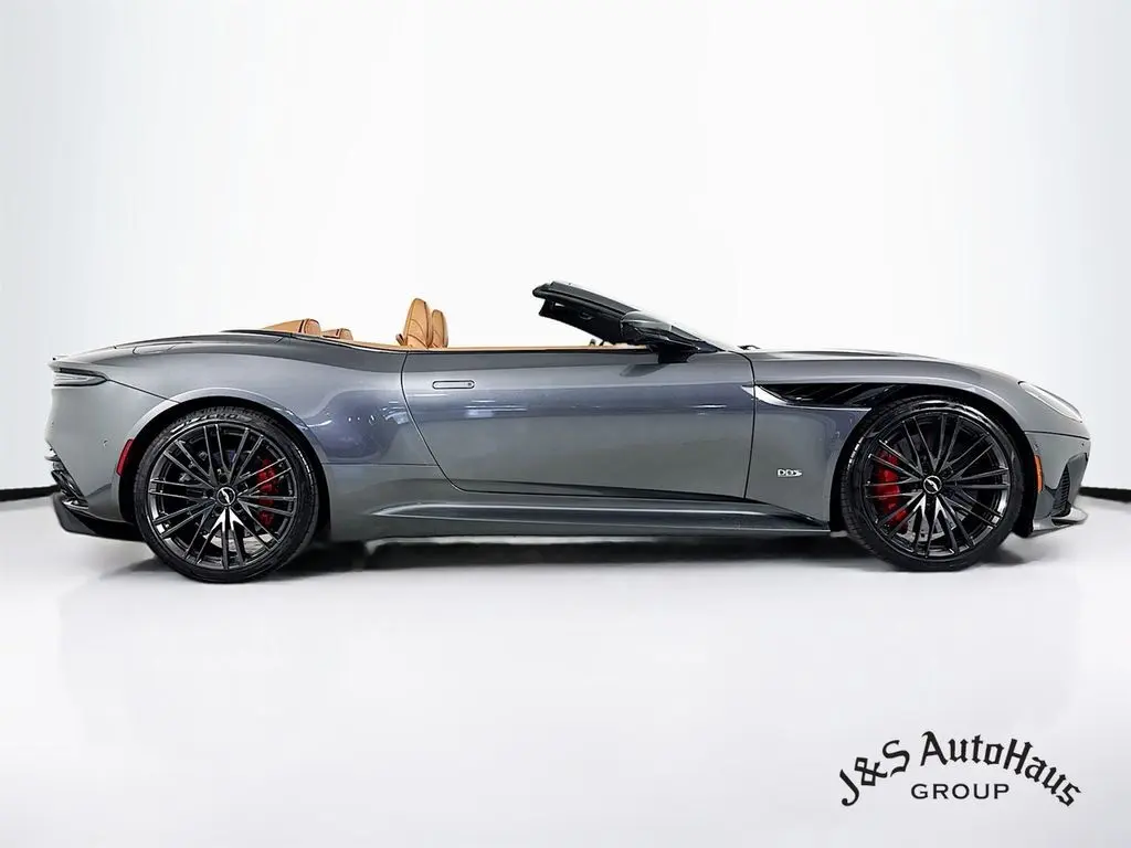 2021 Aston Martin DBS photo 7