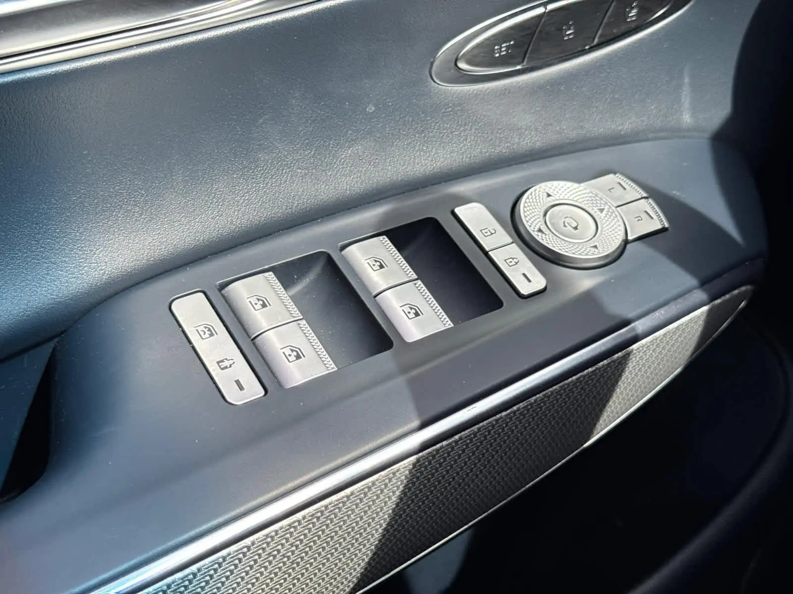 2023 Genesis GV70 2.5T photo 23