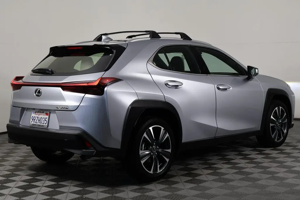 2025 Lexus UX photo 4