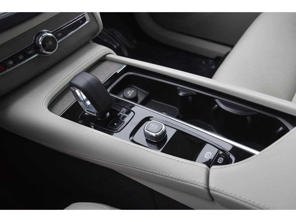 2023 Volvo - image 37