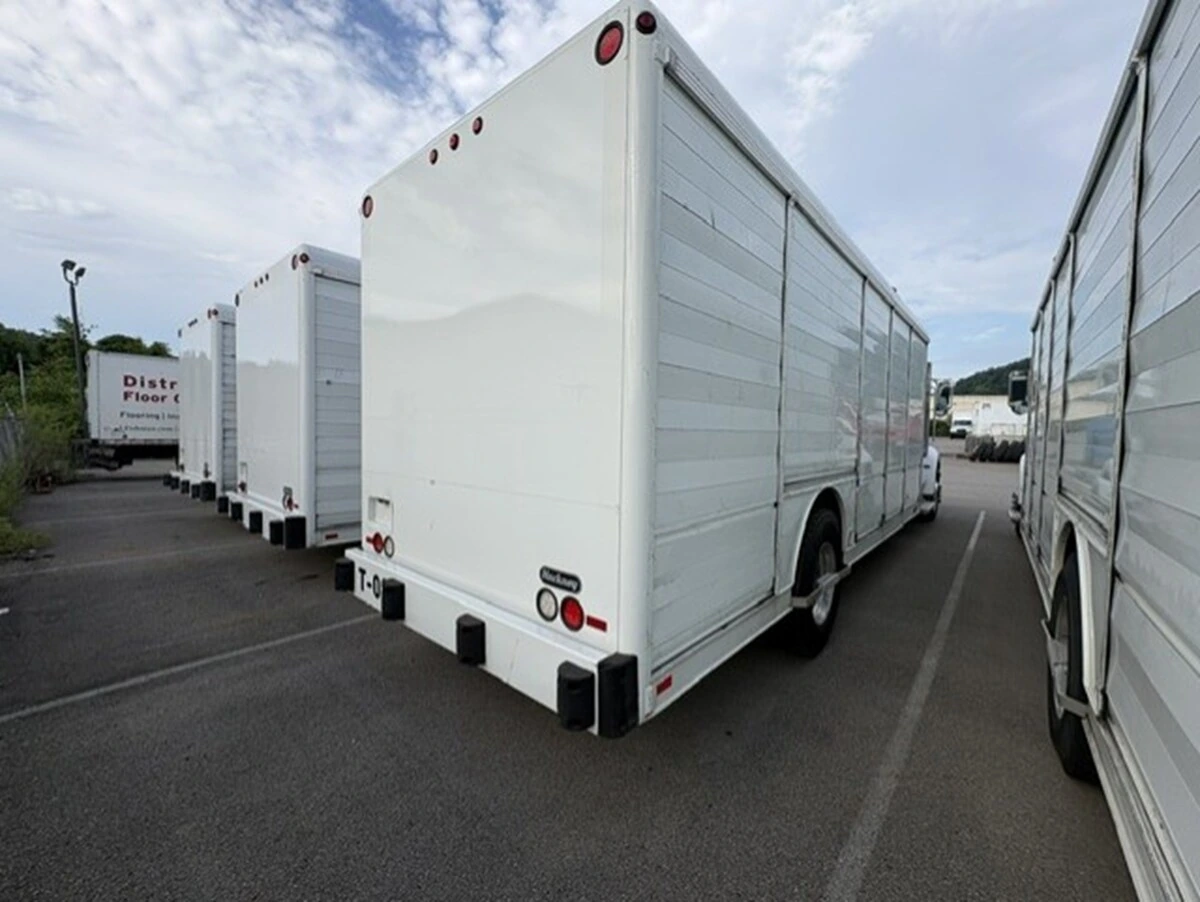 2019 Peterbilt 337 in Clarion, PA — photo 4