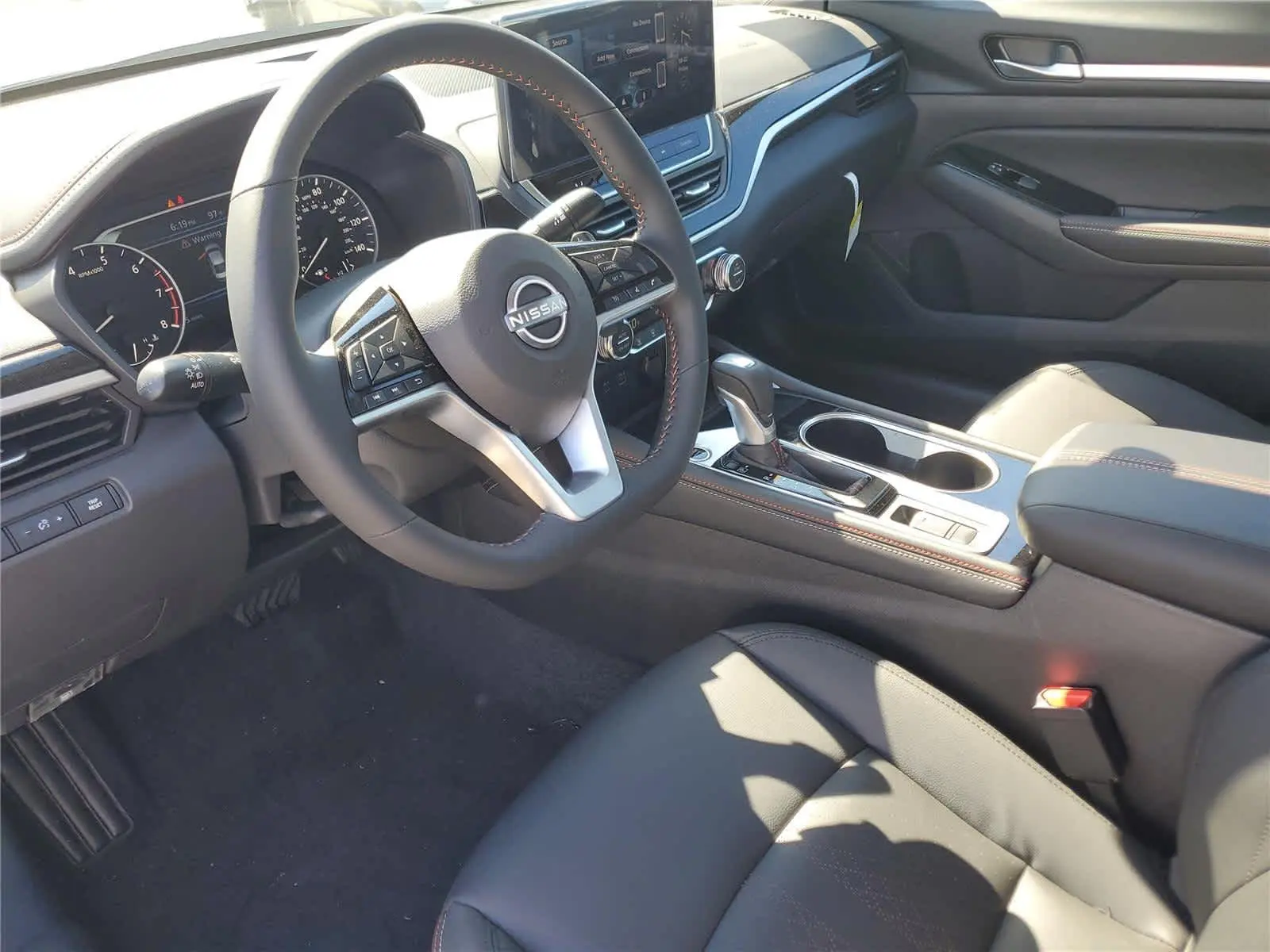 2025 Nissan Altima SR photo 6