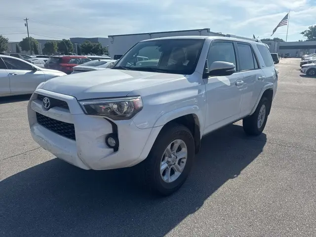 2017 Toyota 4Runner SR5 photo 3