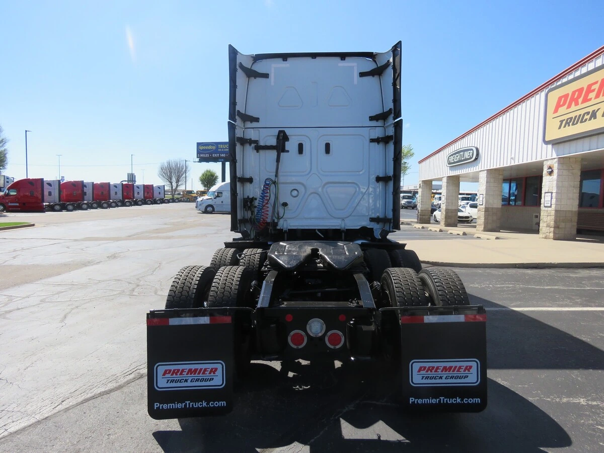 2024 Freightliner Cascadia - image 5