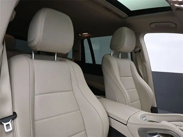 2020 Mercedes Benz GLS 450 4MATIC photo 17