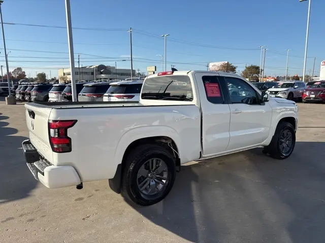 2025 Nissan Frontier SV photo 3