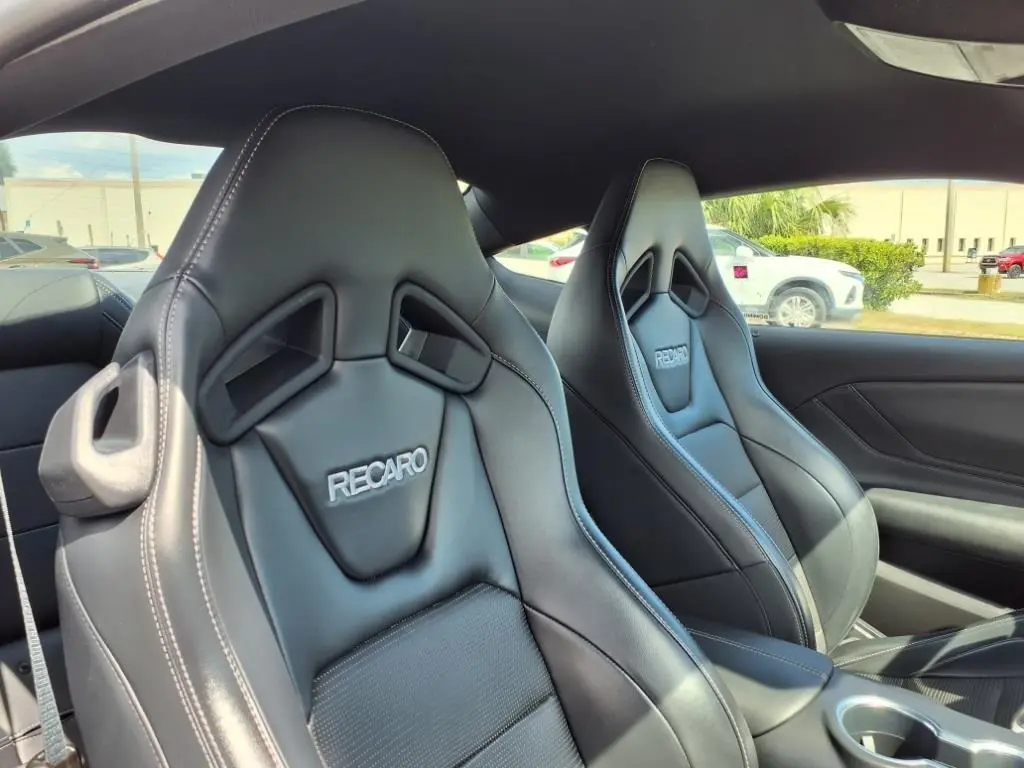 2025 Ford Mustang GT Premium photo 17