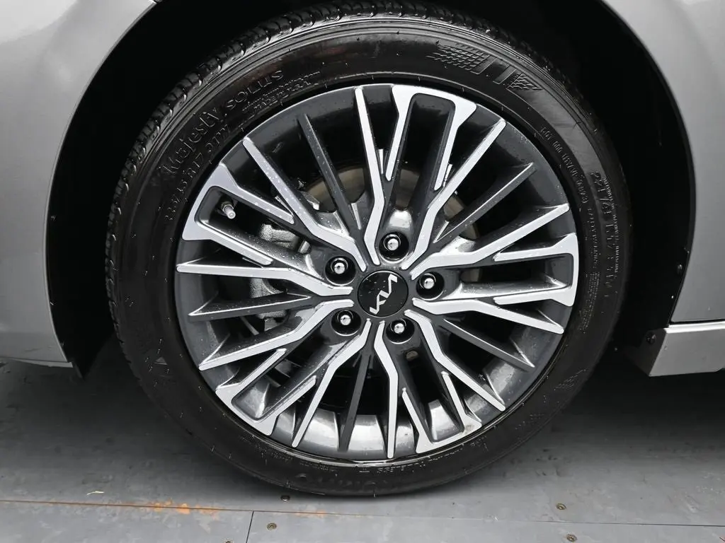 2024 Kia Forte GT-Line photo 14