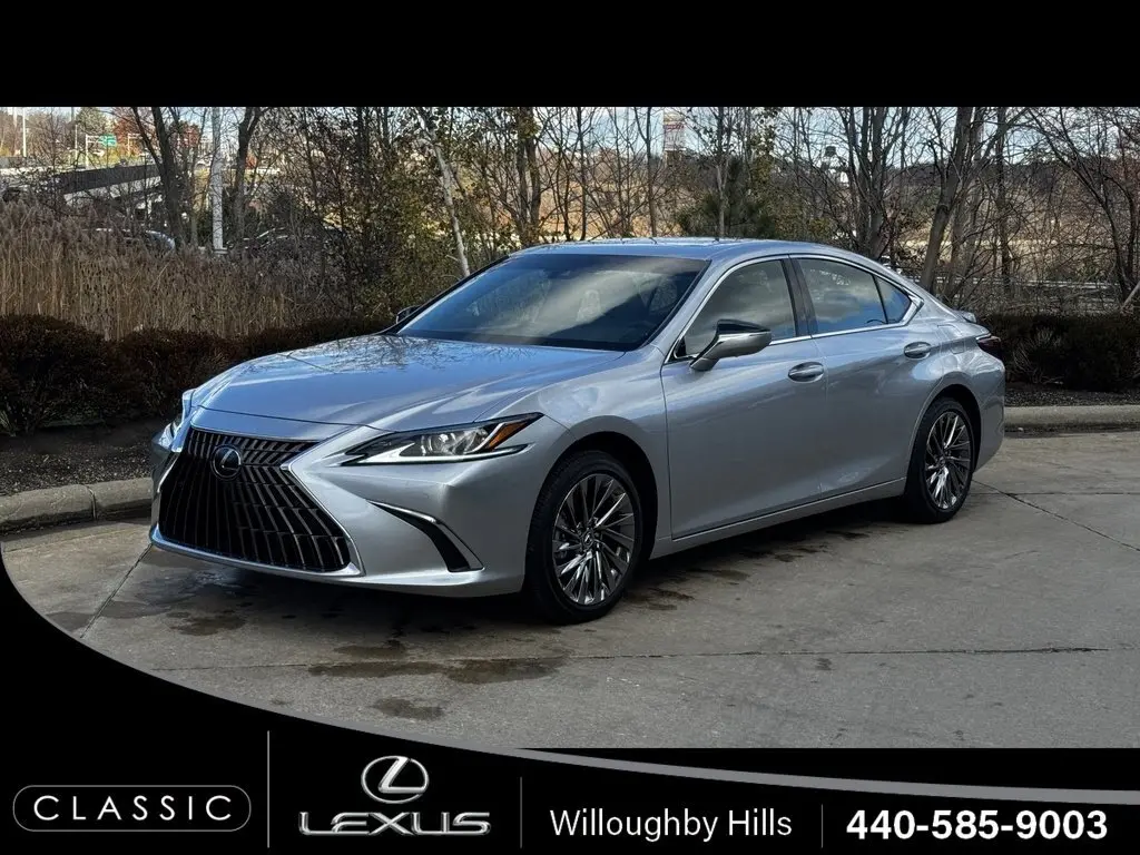 2025 Lexus ES Hybrid 300h Luxury's photo