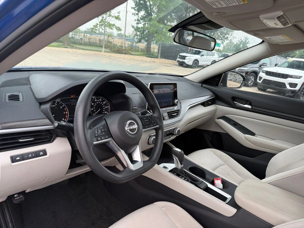 2025 Nissan Altima SV - Photo 17