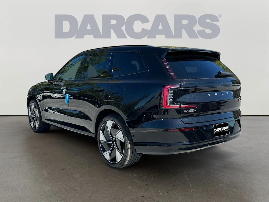 2025 Volvo - image 3