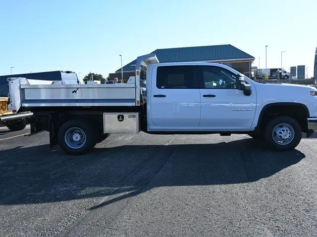 2025 Chevrolet Silverado 3500HD Work Truck photo 3